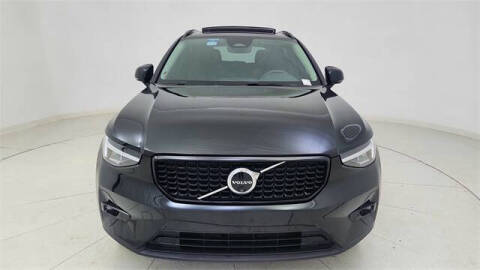 2024 Volvo XC40 B5 Plus Dark Theme