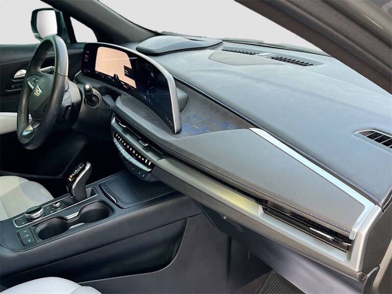 2025 Cadillac XT4 Sport