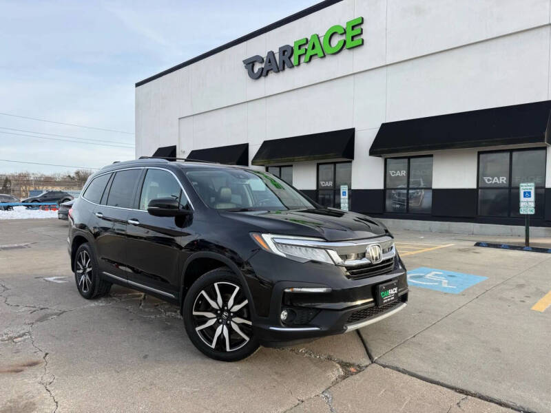 2019 Honda Pilot Touring w/Rear Captain's Chairs