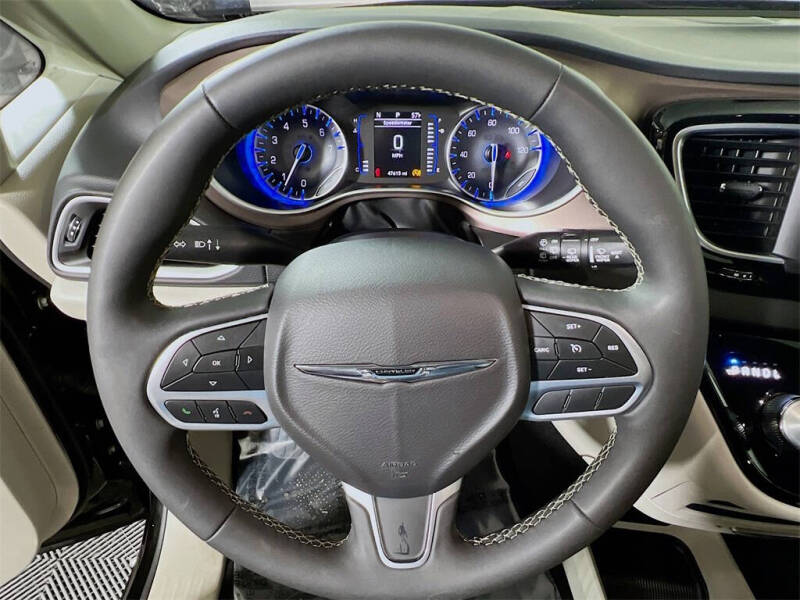 2024 Chrysler Voyager LX