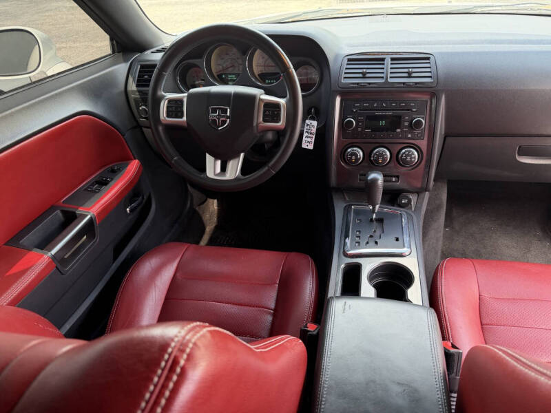 2013 Dodge Challenger SXT Plus