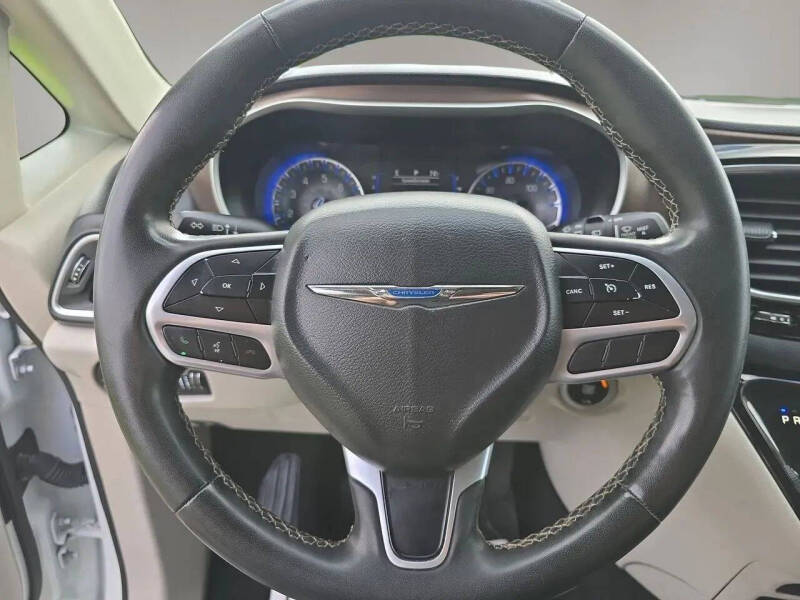 2022 Chrysler Voyager LX