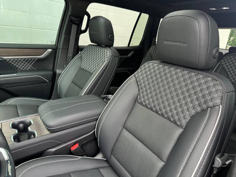 2024 GMC Acadia Denali