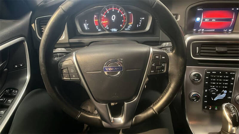 2018 Volvo V60 Cross Country T5 Premier