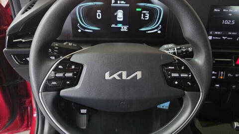 2023 Kia Niro LX