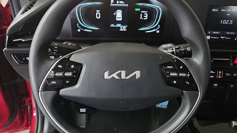2023 Kia Niro LX