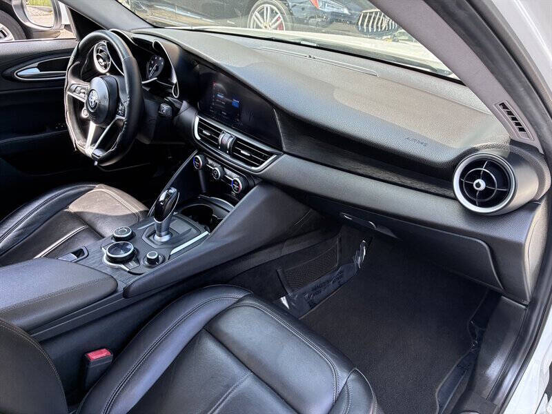 2019 Alfa Romeo Giulia Sport