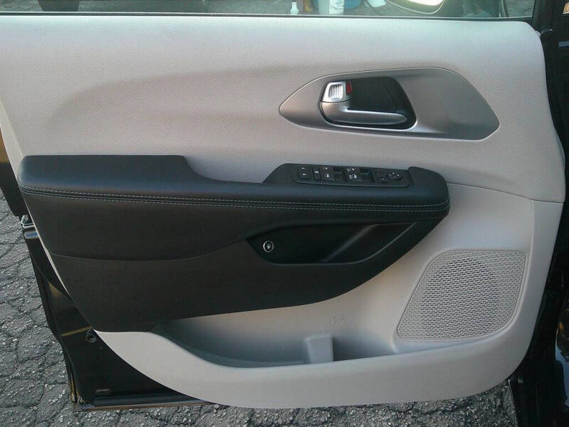 2017 Chrysler Pacifica Hybrid Touring Plus