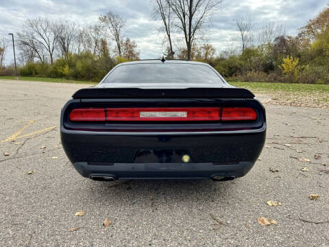 2017 Dodge Challenger SXT Plus
