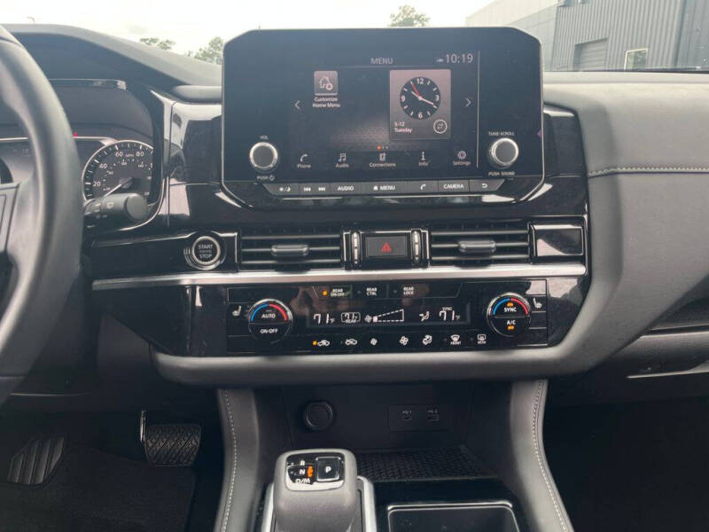 2024 Nissan Pathfinder SV