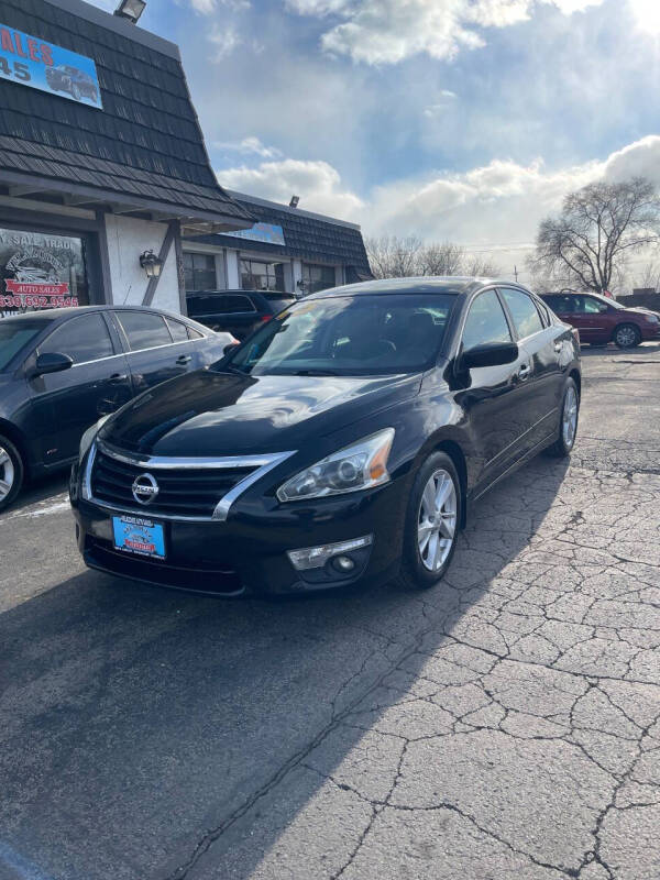 2015 Nissan Altima for sale at VELAZQUEZ AUTO SALES in Aurora IL