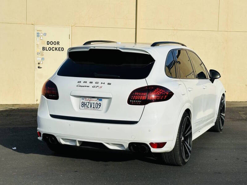2013 Porsche Cayenne GTS