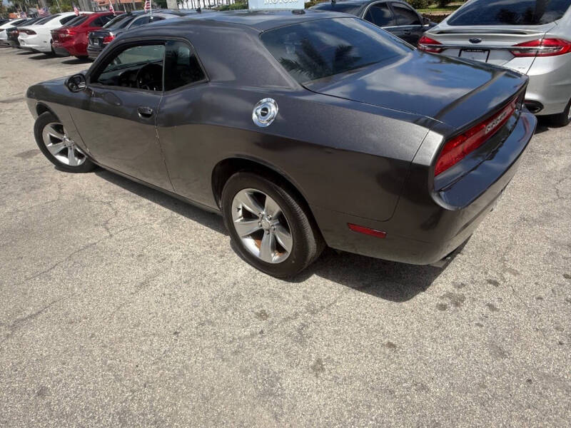 2014 Dodge Challenger SXT