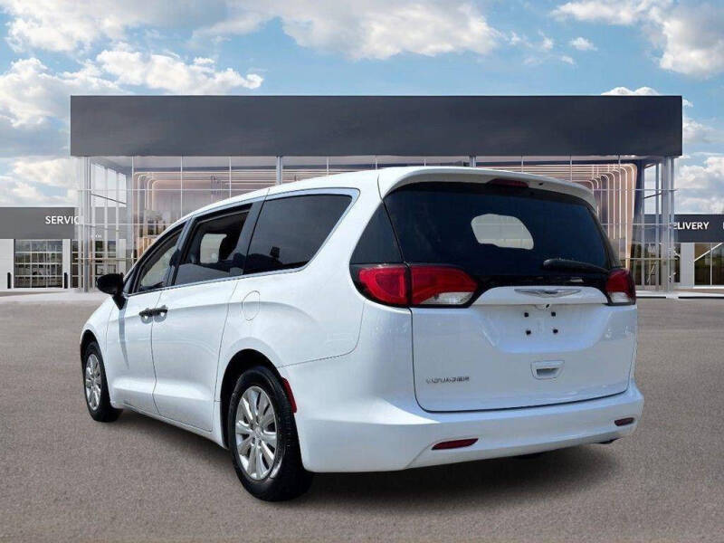 2020 Chrysler Voyager L
