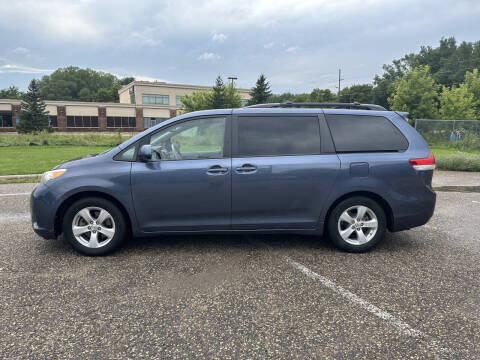 2014 Toyota Sienna LE 8-Passenger