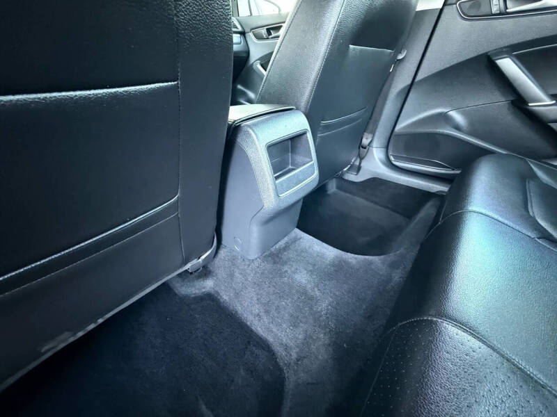 2017 Volkswagen Passat 1.8T R-Line