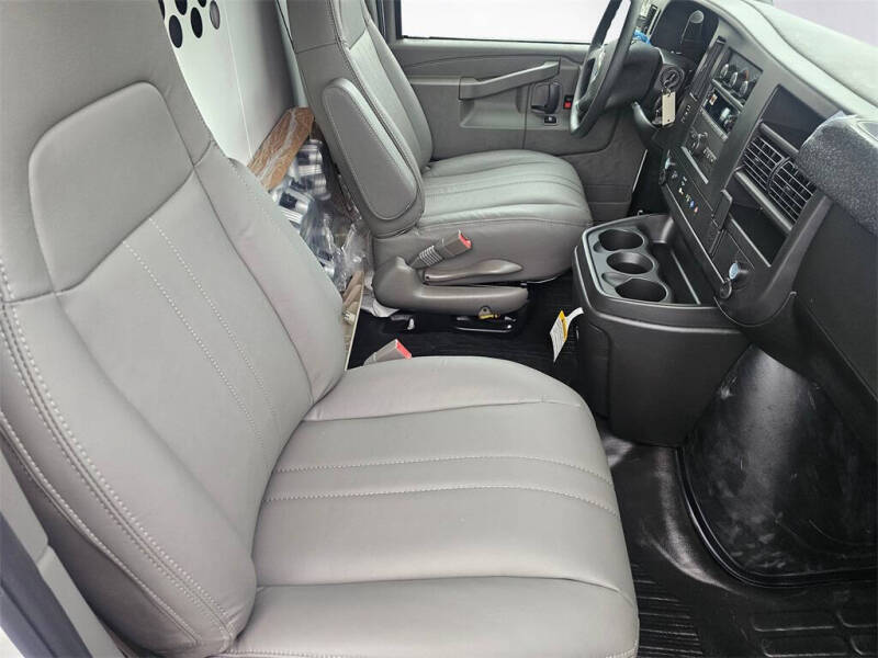 2025 Chevrolet Express 2500