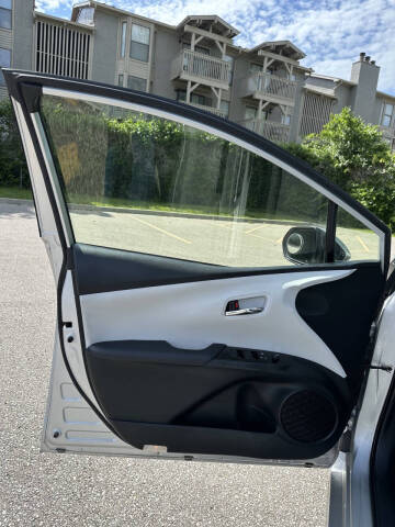 2022 Toyota Prius LE