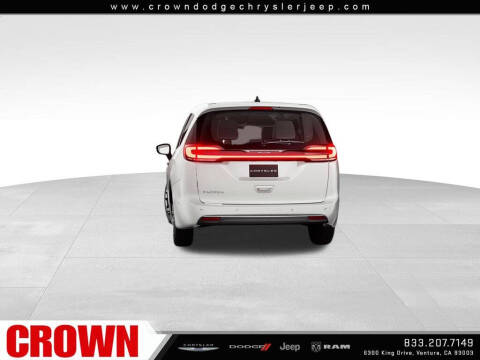 2027 Chrysler Pacifica Select