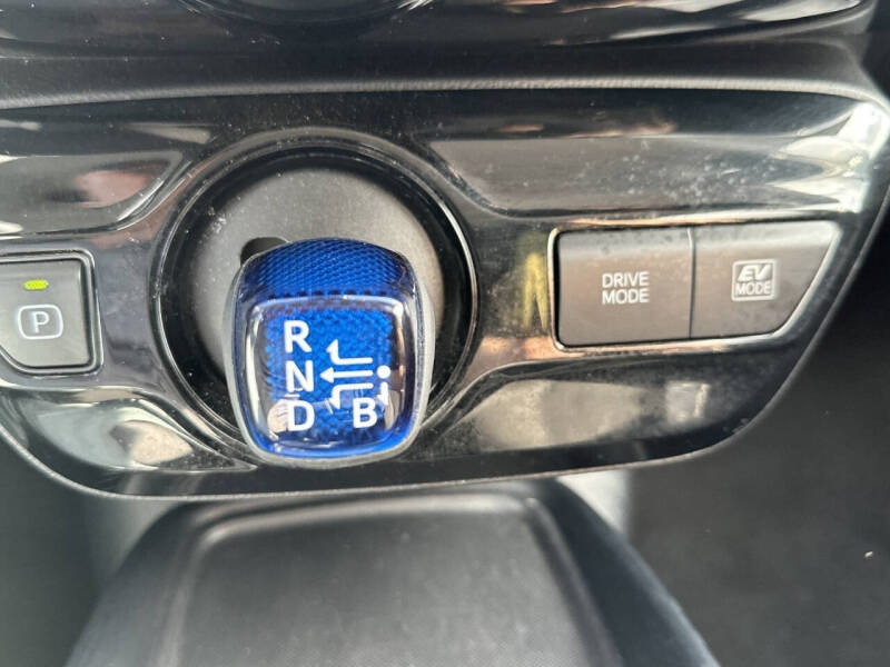 2022 Toyota Prius LE
