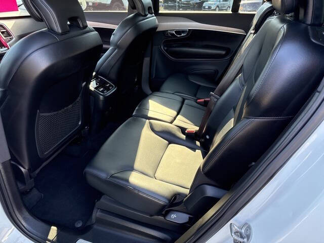 2022 Volvo XC90 T5 Momentum