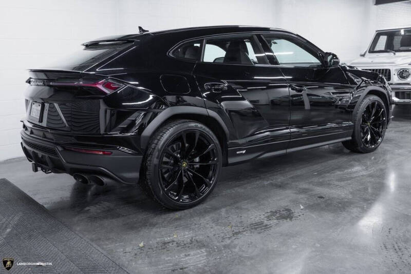 2023 Lamborghini Urus S