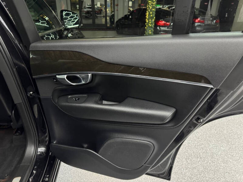 2018 Volvo XC90 T6 Momentum