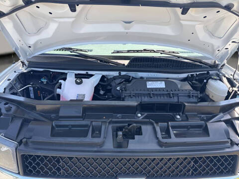 2025 Chevrolet Express LT 3500