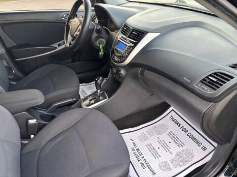 2013 Hyundai Accent SE