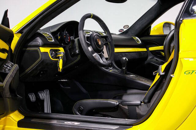 2016 Porsche Cayman GT4