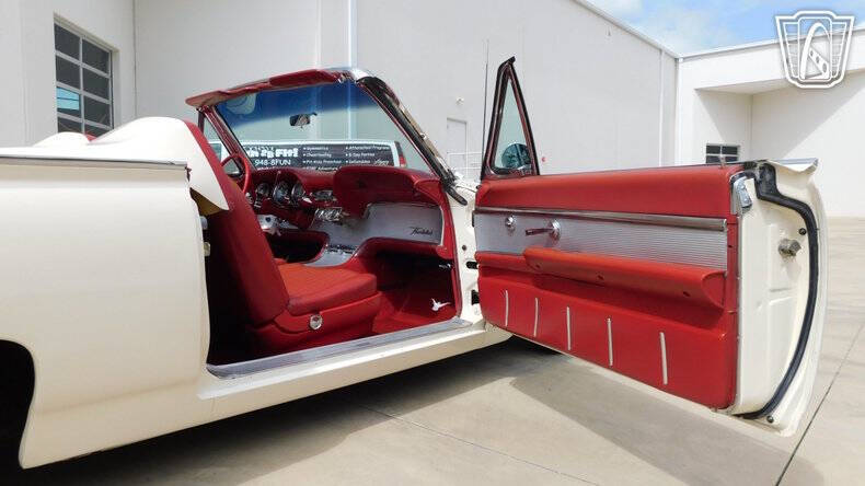1962 Ford Thunderbird