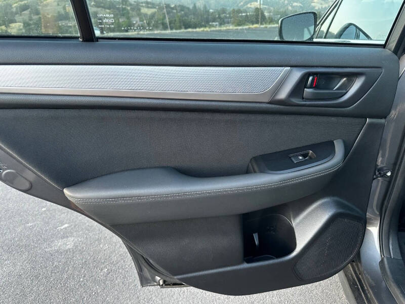 2019 Subaru Outback 2.5i