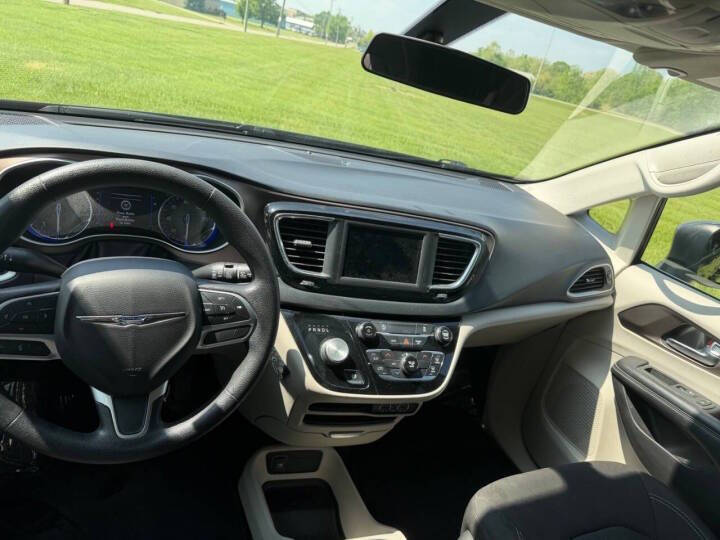 2021 Chrysler Voyager LX