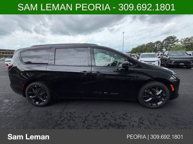 2027 Chrysler Pacifica Limited