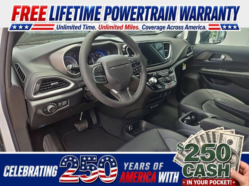 2027 Chrysler Pacifica Select