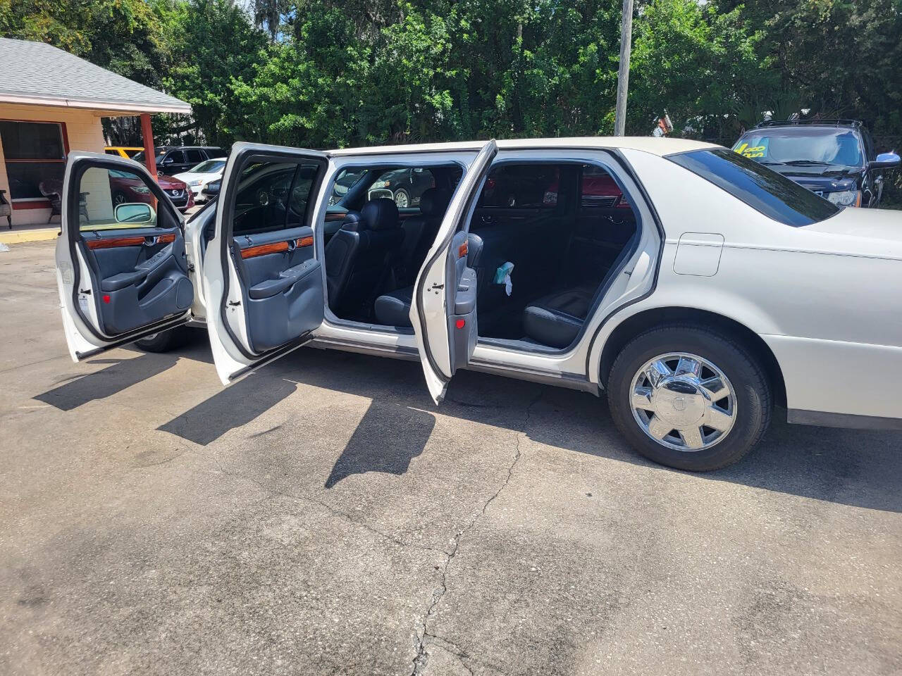 2000 Cadillac Deville Professional for sale at FAMILY AUTO BROKERS in Longwood, FL