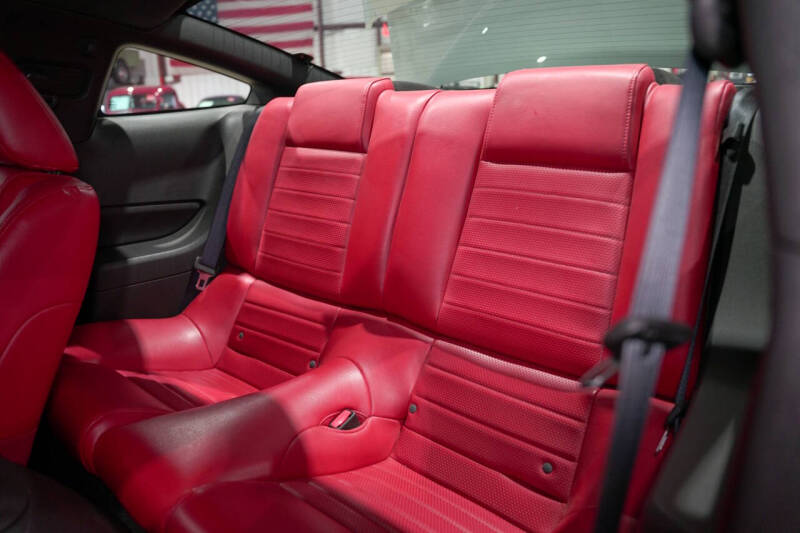 2005 Ford Mustang GT Premium