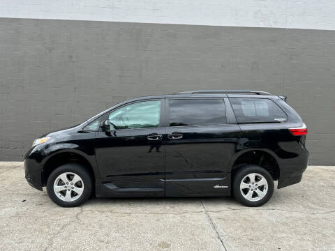 2017 Toyota Sienna LE 7-Passenger Auto Access Seat