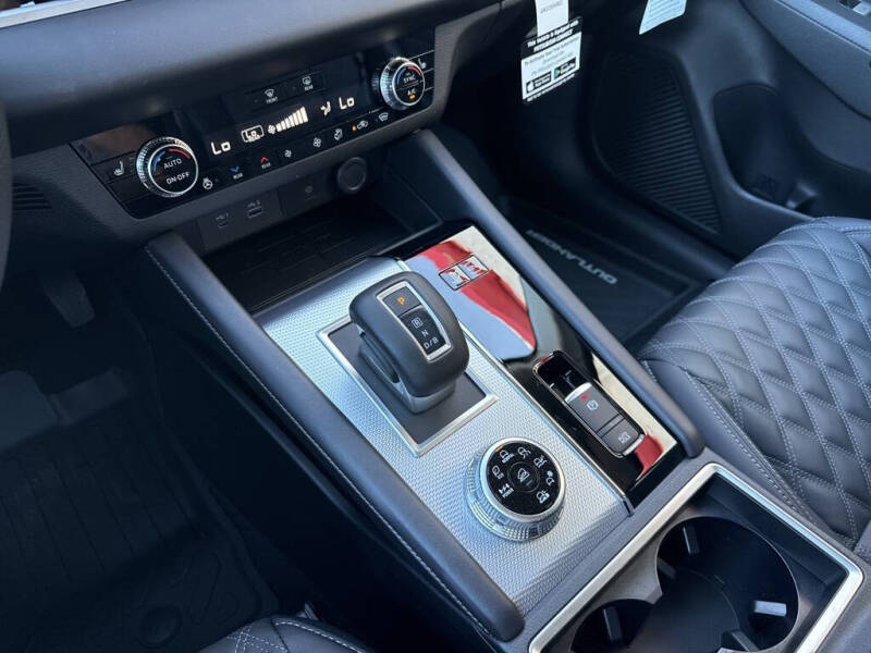 2025 Mitsubishi Outlander PHEV SEL