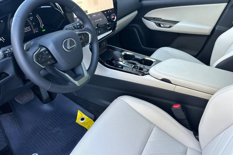 2026 Lexus NX 450h+ Luxury