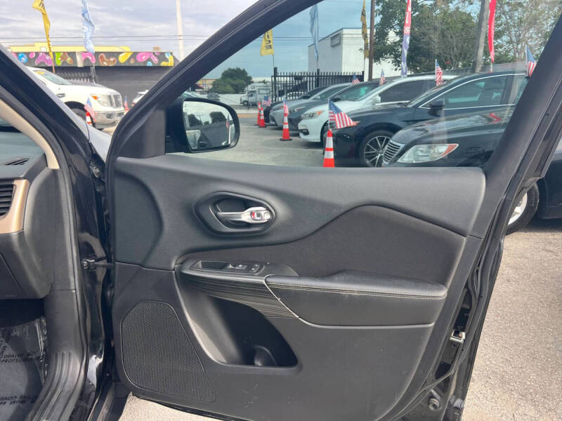 2014 Jeep Cherokee Sport