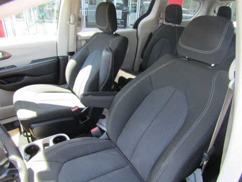 2022 Chrysler Voyager LX