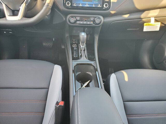 2024 Nissan Kicks SR