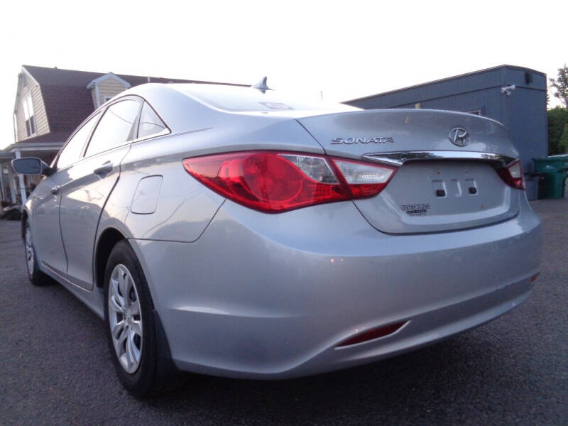 2011 Hyundai Sonata GLS photo 14