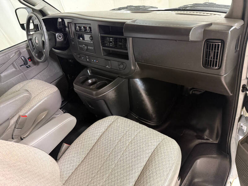 2024 GMC Savana 2500