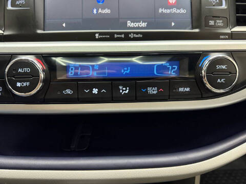 2017 Toyota Highlander SE