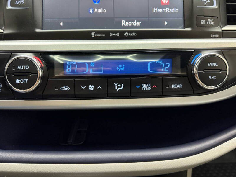 2017 Toyota Highlander SE