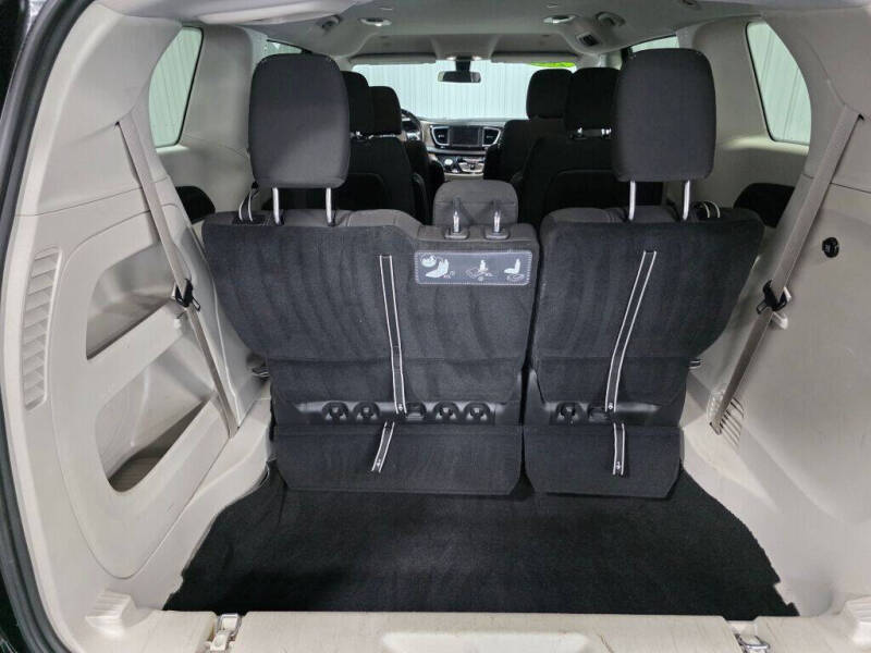 2021 Chrysler Voyager LX