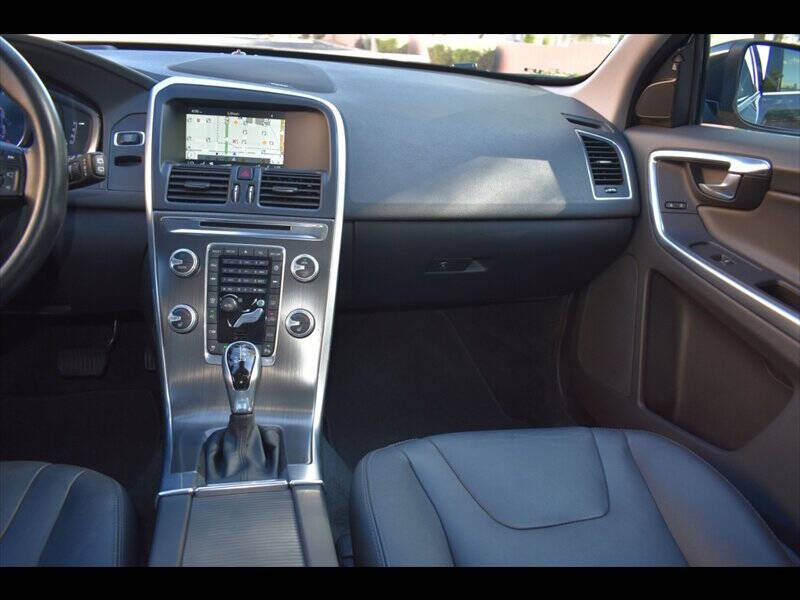2016 Volvo XC60 T5 Drive-E Platinum