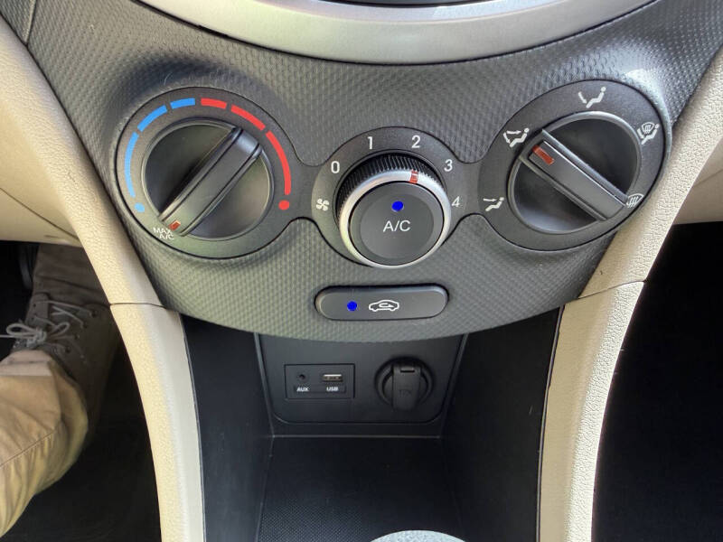 2016 Hyundai Accent SE